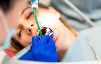 Слюноотсос стоматологический одноразовый со съемным наконечником (зеленый) 100 шт./уп.